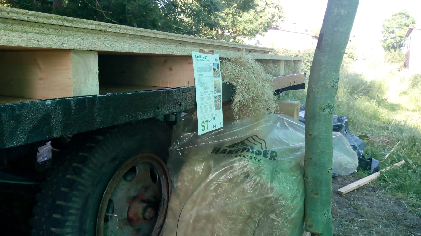 Der Aufbau beginnt mit dem Fußboden