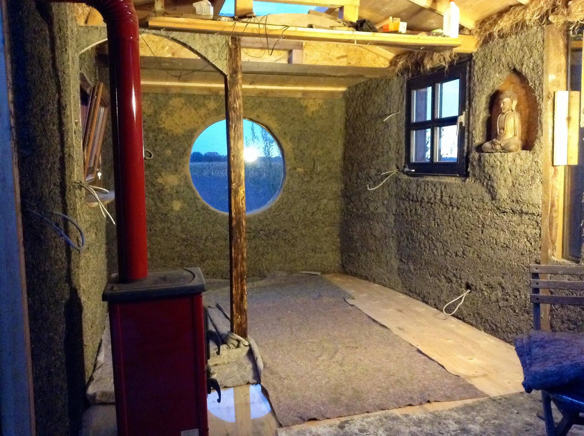 Innen mit Lehmdämmputz, wenn Bauwagen selten bewegt werden.